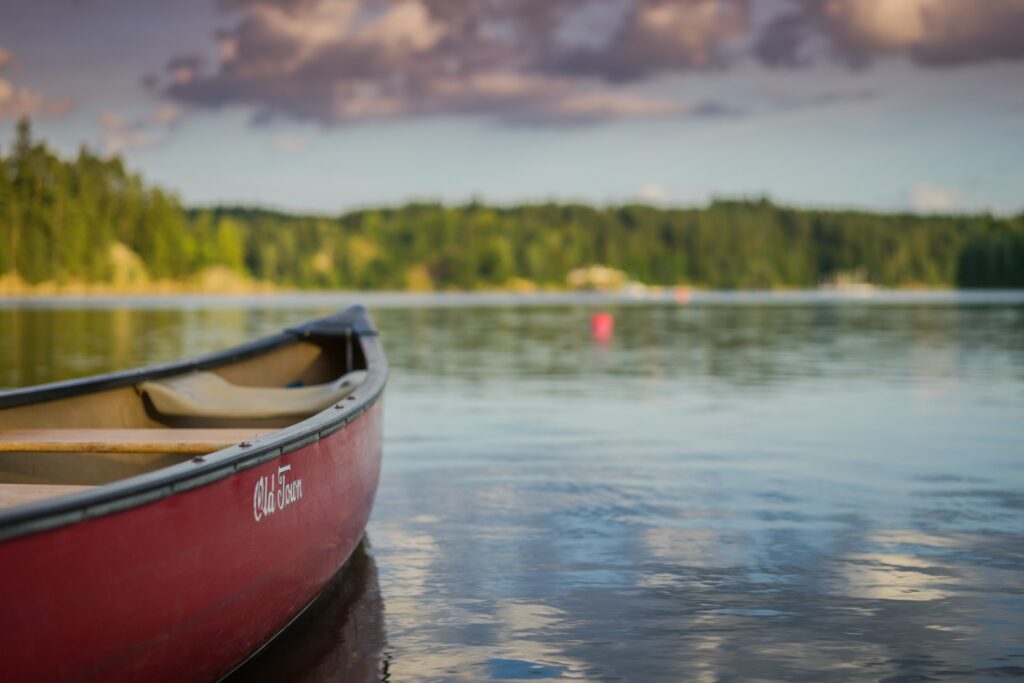 Key Differences Between Canoes and Kayaks